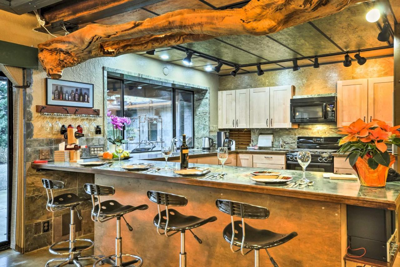 Willamette Valley Apt - Surrounded By Wineries! Newberg Bagian luar foto