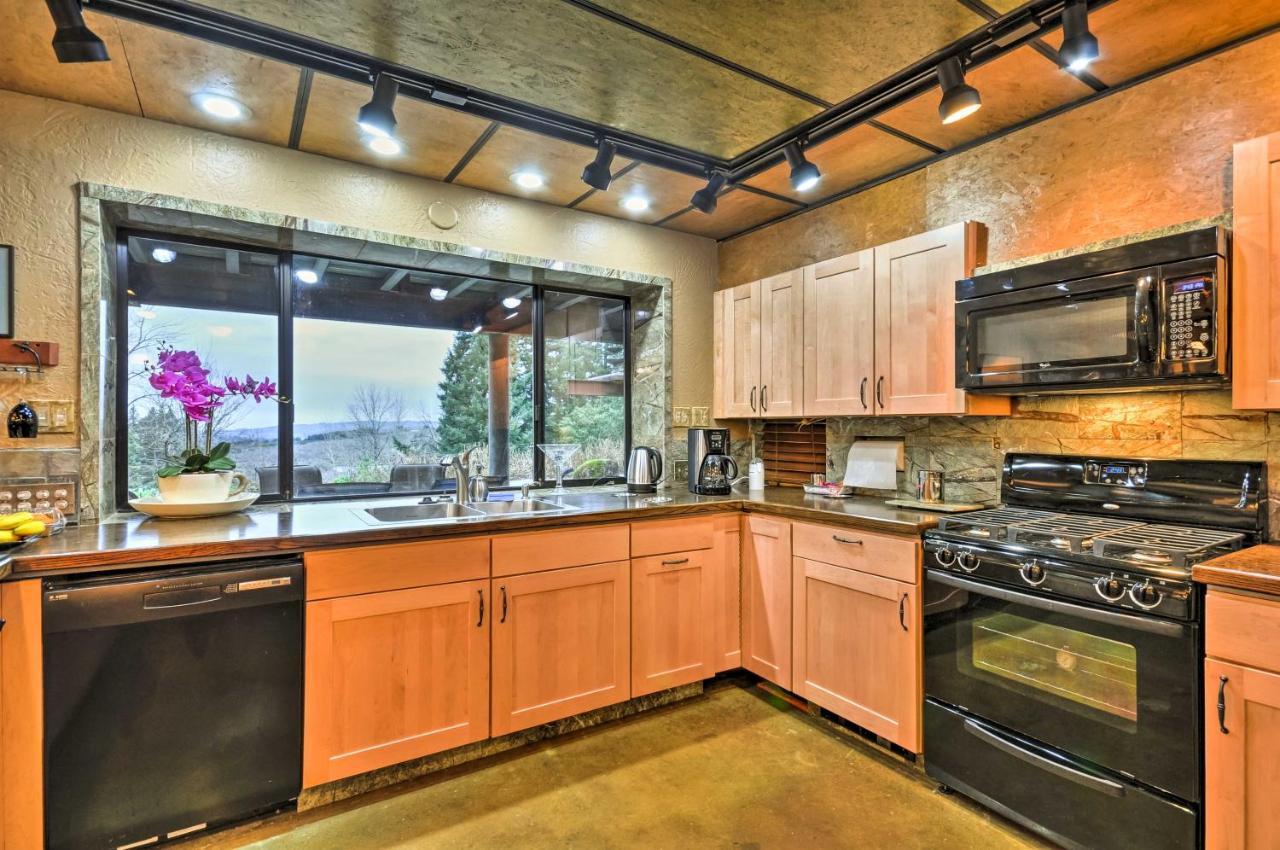Willamette Valley Apt - Surrounded By Wineries! Newberg Bagian luar foto
