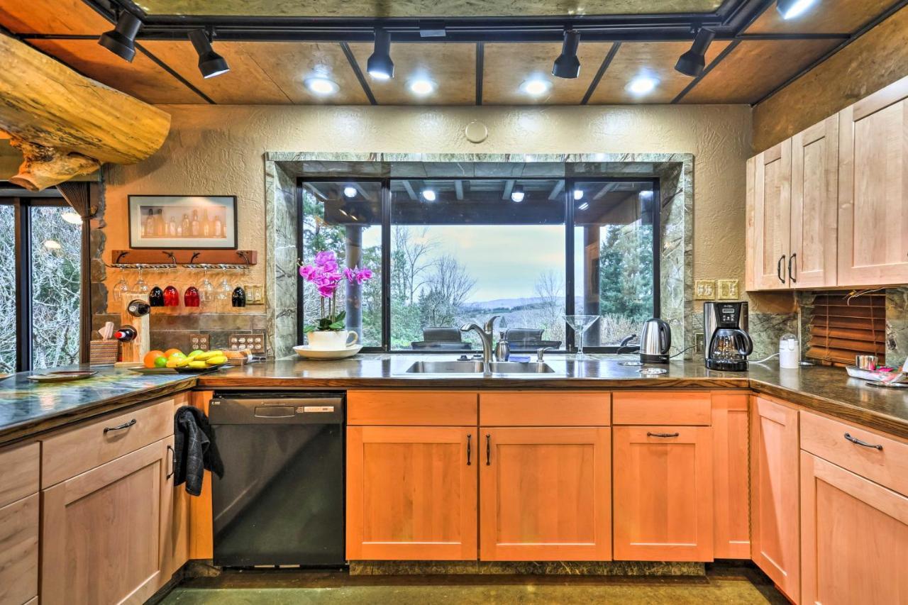 Willamette Valley Apt - Surrounded By Wineries! Newberg Bagian luar foto
